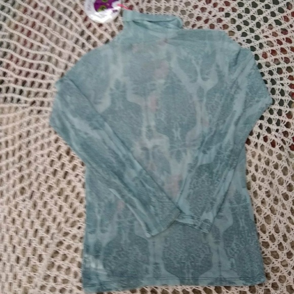 CUSTO GROWING GRAPHIC TURTLENECK TOP NWT - Picture 3 of 3